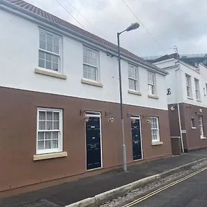 https://the-brunel-mews.tophotelsbath.com